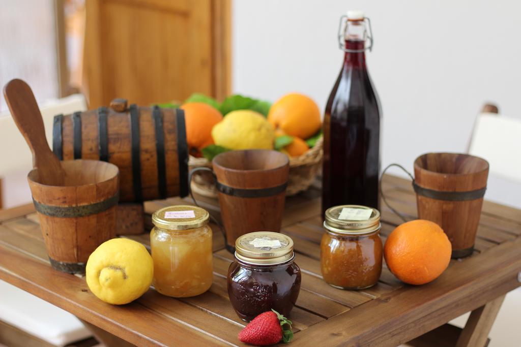 クアルトゥッチュ Fiori E Limoni Bed & Breakfast エクステリア 写真