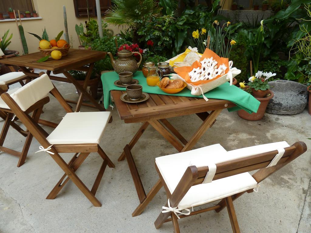 クアルトゥッチュ Fiori E Limoni Bed & Breakfast エクステリア 写真